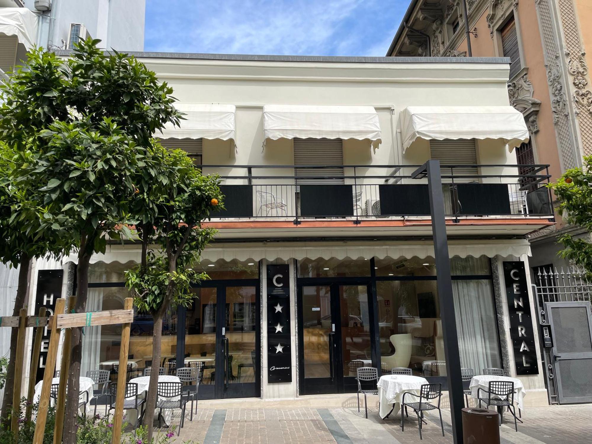 Hotel Central Giacomini Salò Eksteriør billede