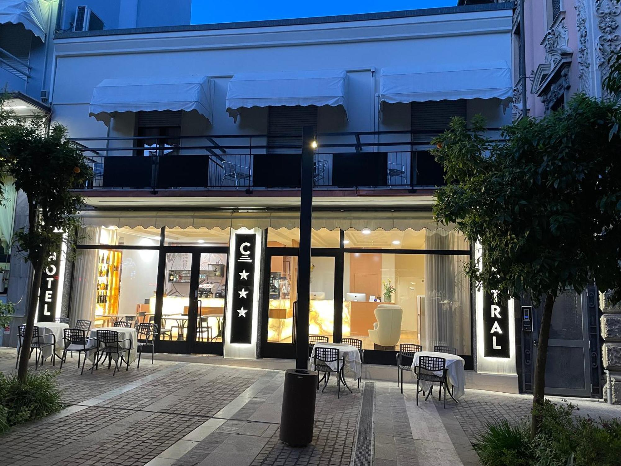 Hotel Central Giacomini Salò Eksteriør billede